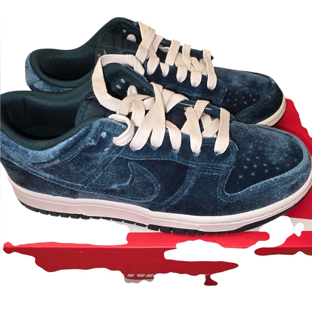 Nike Dunk Low. Beautiful Suede. Greenish/Blue. New. 5M, 6.5W